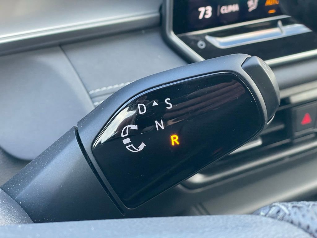 Certified 2025 Volkswagen Tiguan SE R-Line image 21