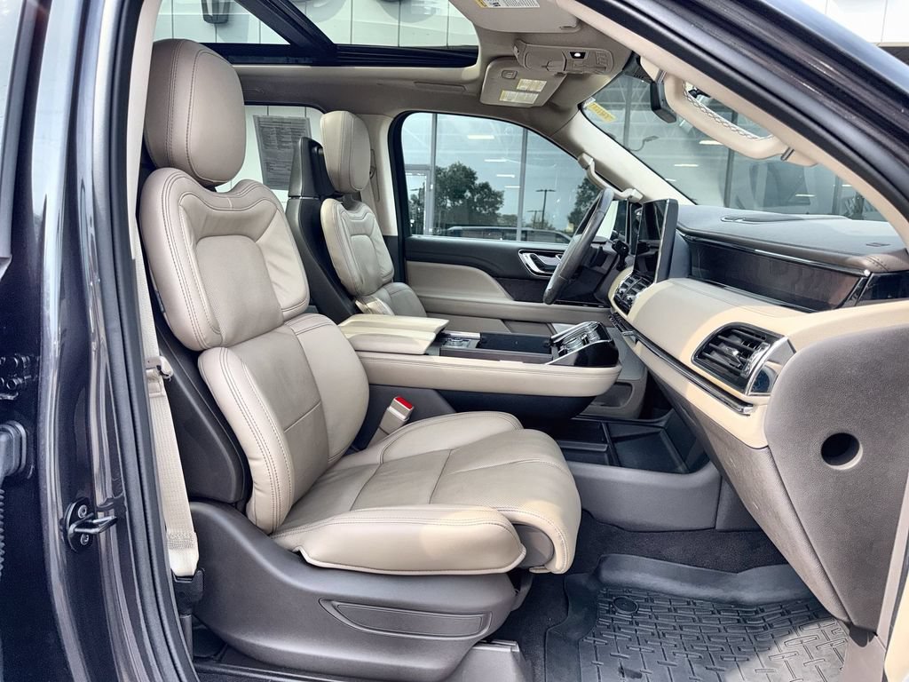 Used 2024 Lincoln Navigator Reserve AWD/4WD image 28