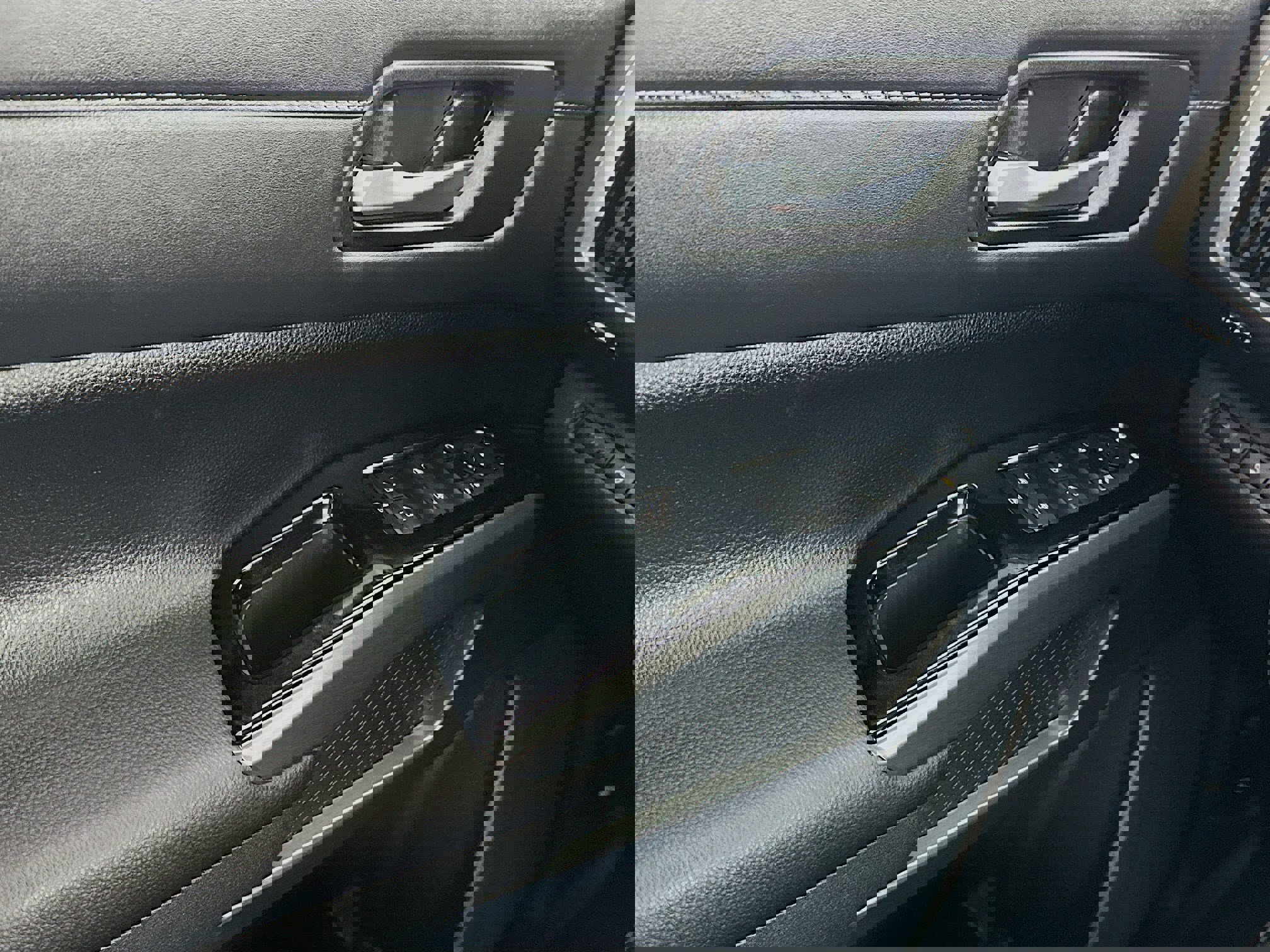 Used 2024 Nissan Pathfinder SL w/ SL Premium Package image 15