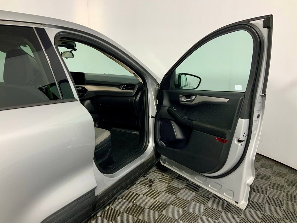 Used 2020 Ford Escape SE image 34