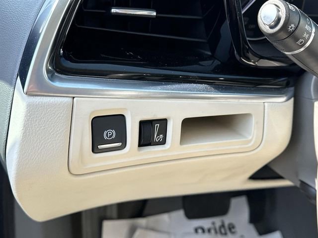 Certified 2022 Cadillac XT6 Premium Luxury image 18