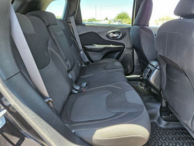 Used 2015 Jeep Cherokee Latitude w/ Comfort/Convenience Group AWD/4WD image 24