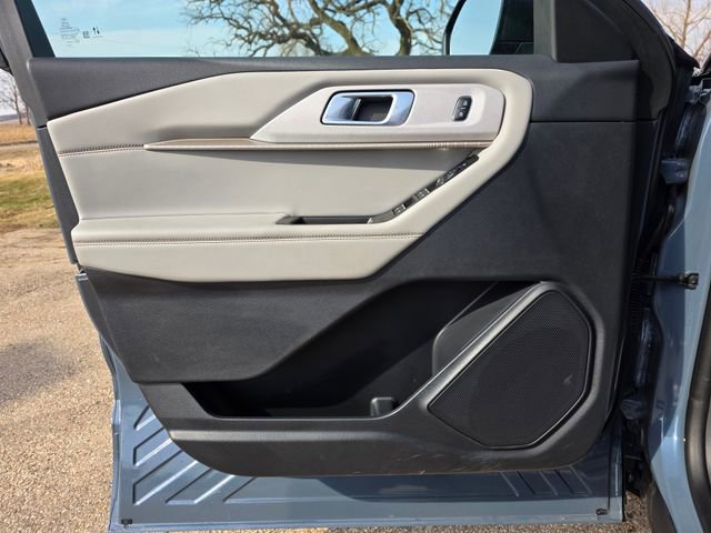 Used 2025 Ford Explorer Active w/ Active Comfort Package image 6