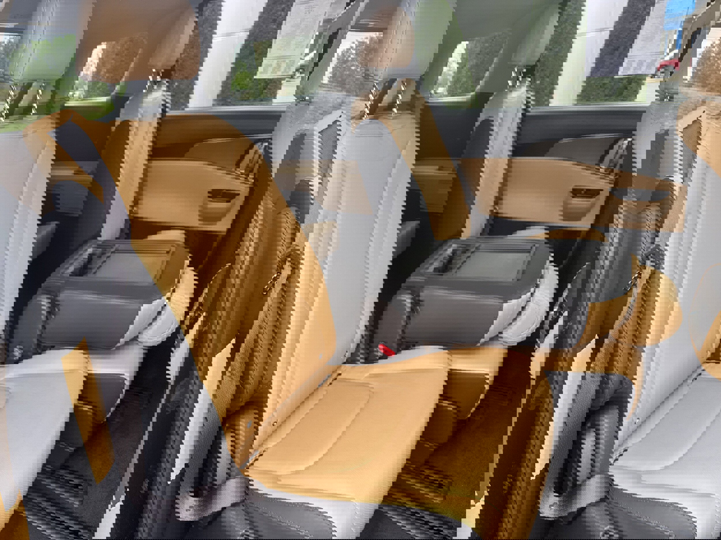 Used 2024 Kia Carnival LX image 12