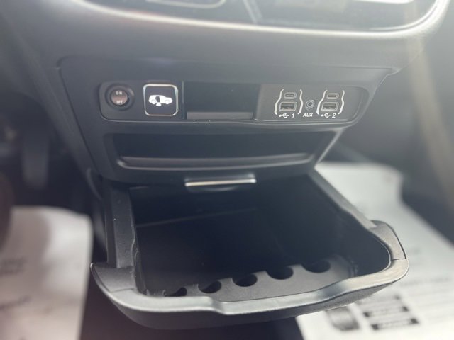 Used 2025 Chrysler Voyager LX image 16