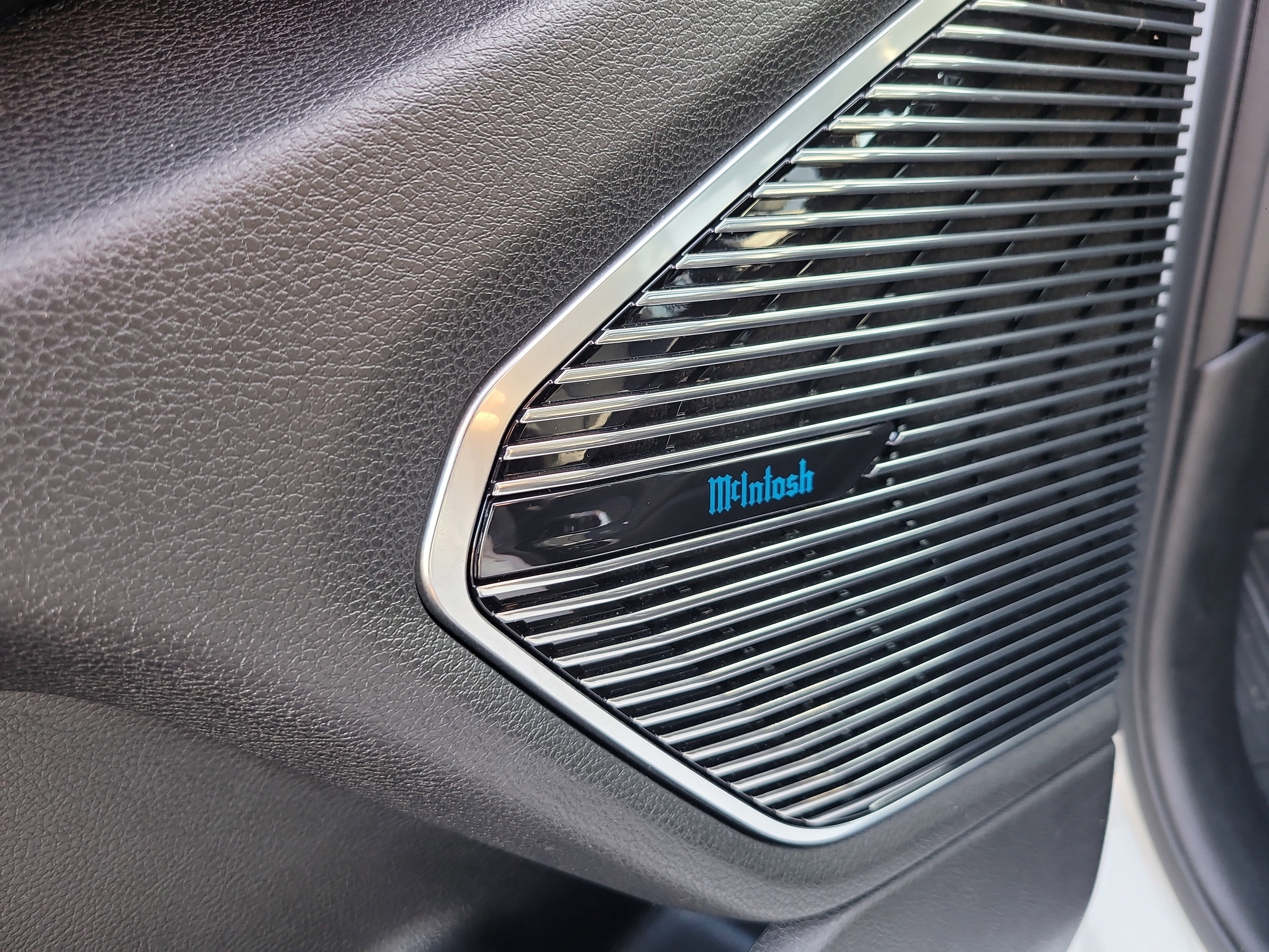 Used 2023 Jeep Grand Cherokee Overland w/ Luxury Tech Group IV image 17