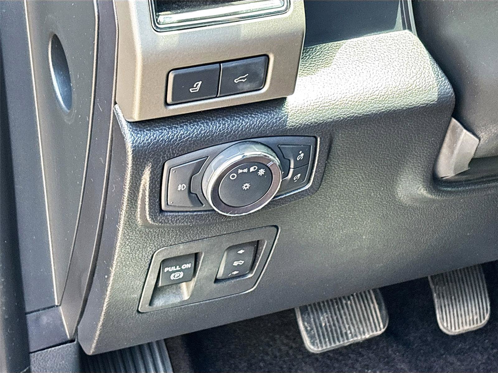 Used 2019 Ford Expedition XLT w/ Equipment Group 202A RWD image 10