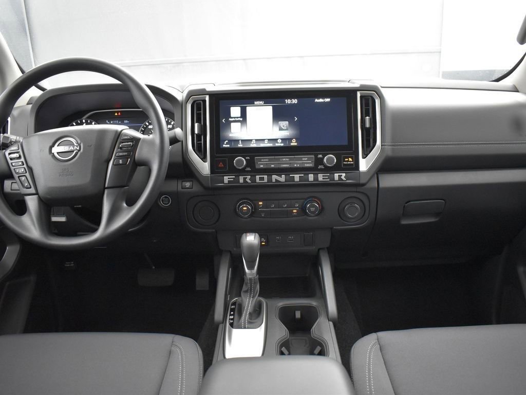 Used 2025 Nissan Frontier SV w/ Tow Package image 9