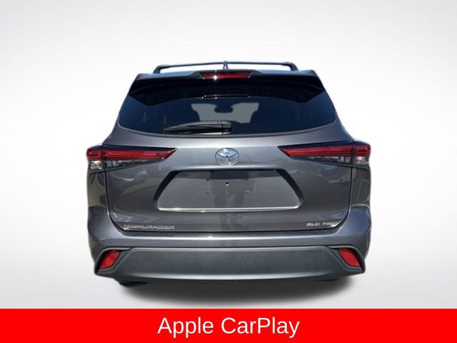 Used 2022 Toyota Highlander XLE AWD/4WD image 4