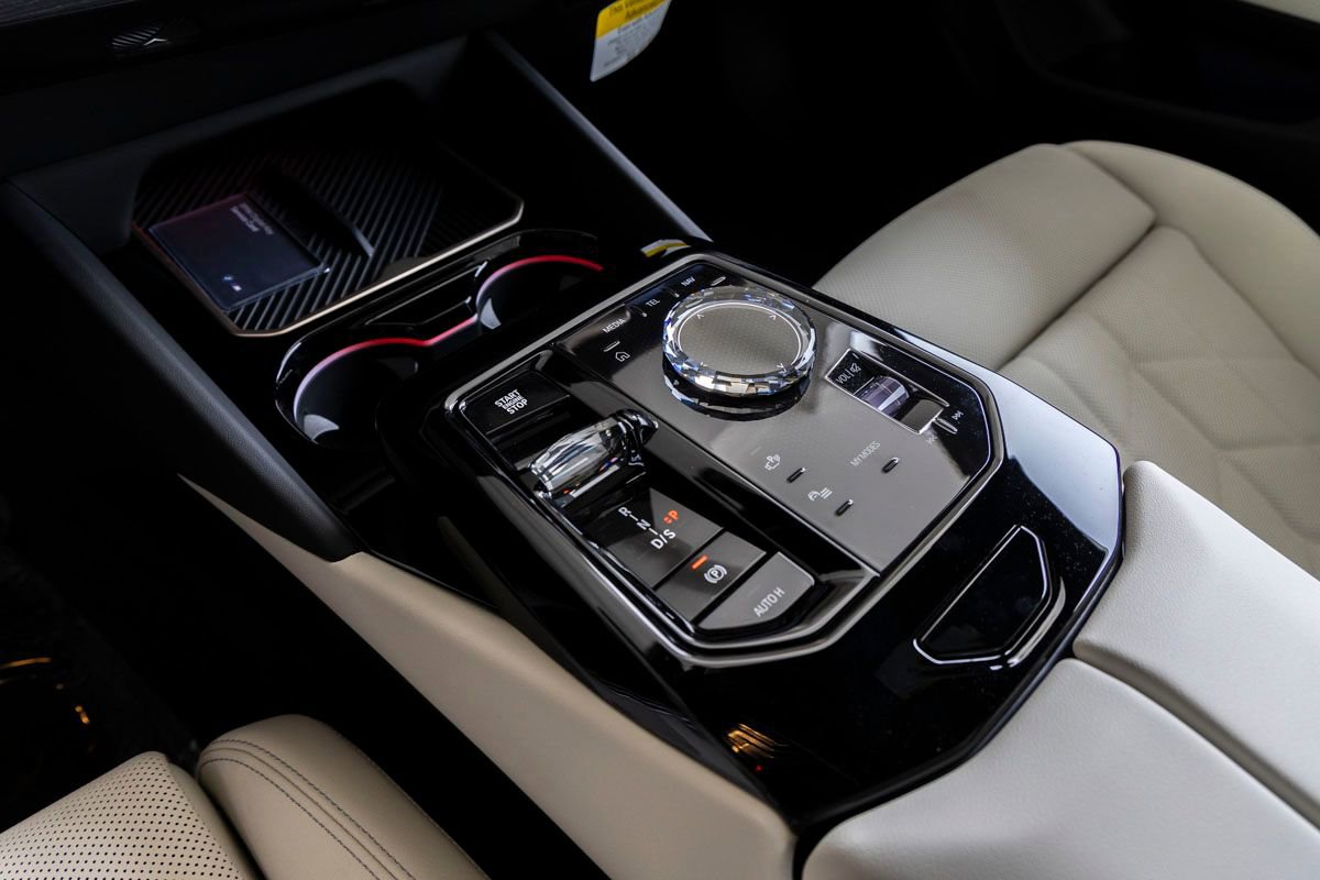 New 2026 BMW 550e xDrive w/ Executive Package AWD/4WD image 20