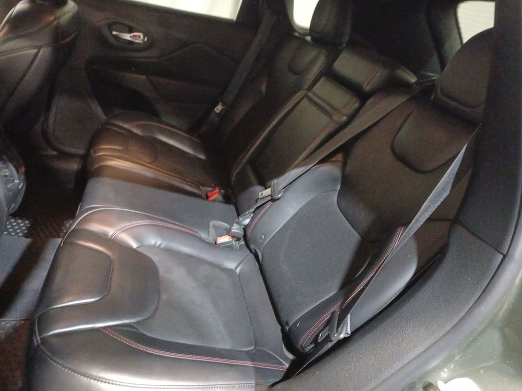 Used 2019 Jeep Cherokee Trailhawk image 23