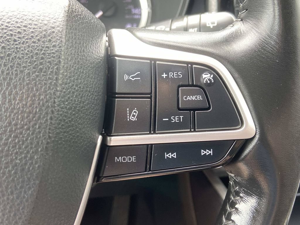 Used 2023 Toyota Highlander LE FWD image 32