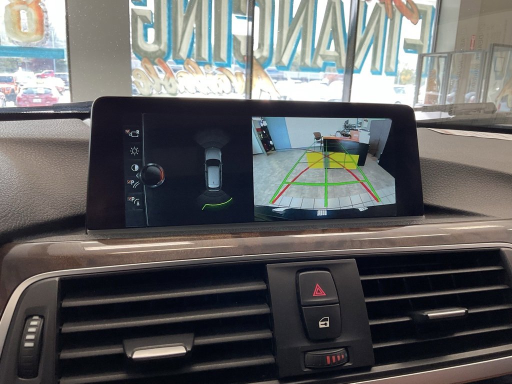 Used 2017 BMW 330i xDrive Wagon image 17