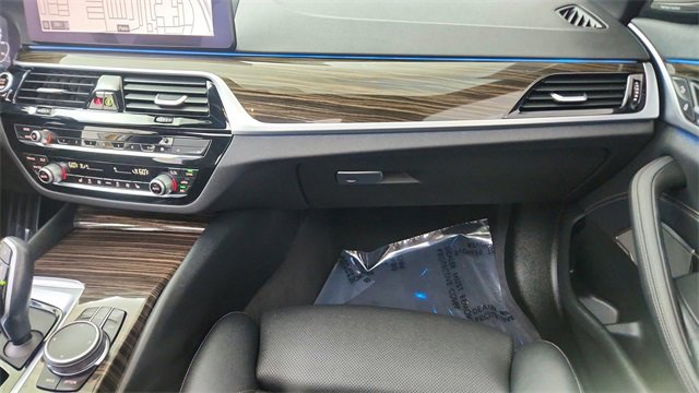 Used 2023 BMW 530e xDrive w/ Premium Package image 36