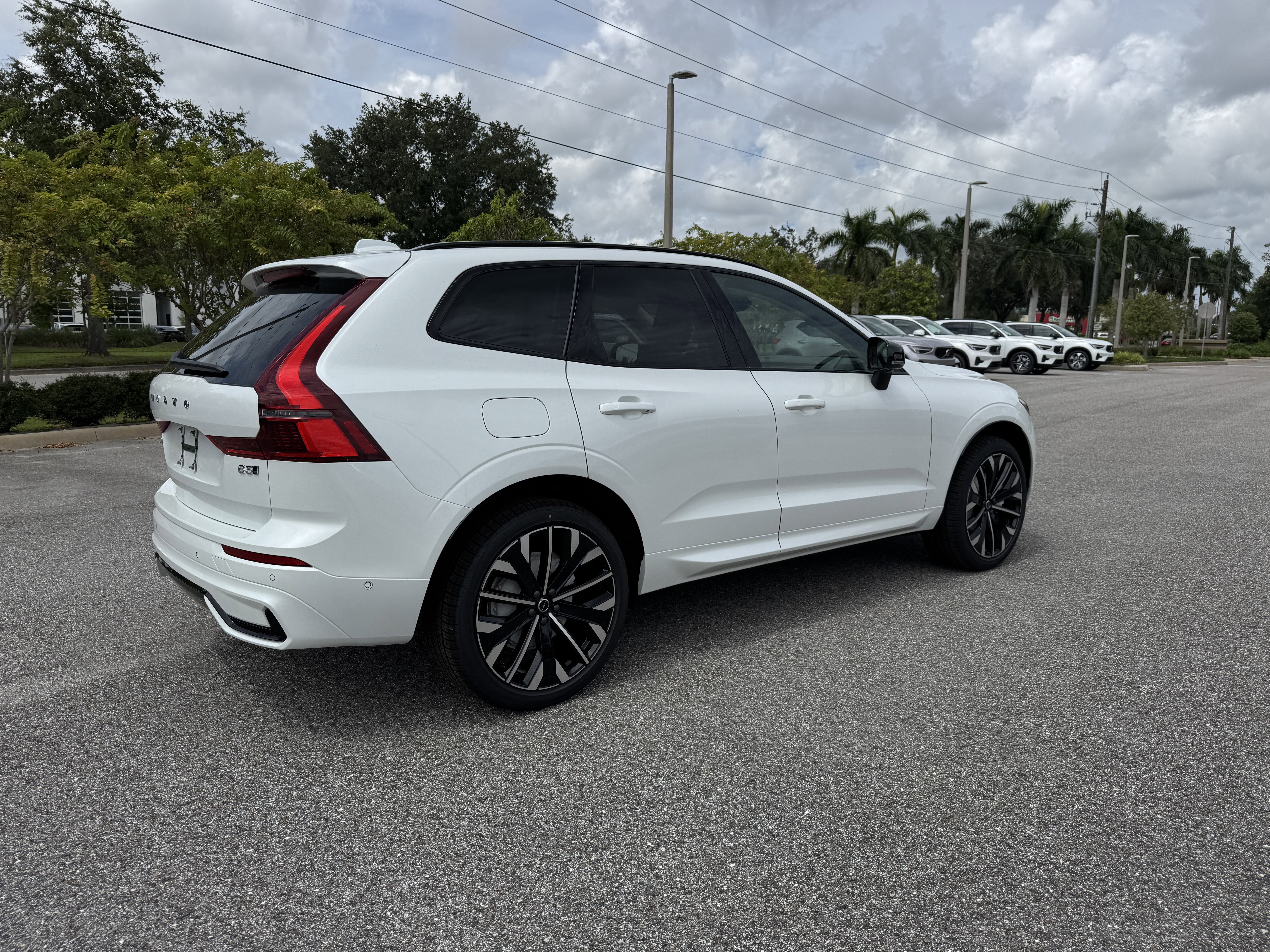 New 2026 Volvo XC60 B5 Ultra w/ Climate Package image 3