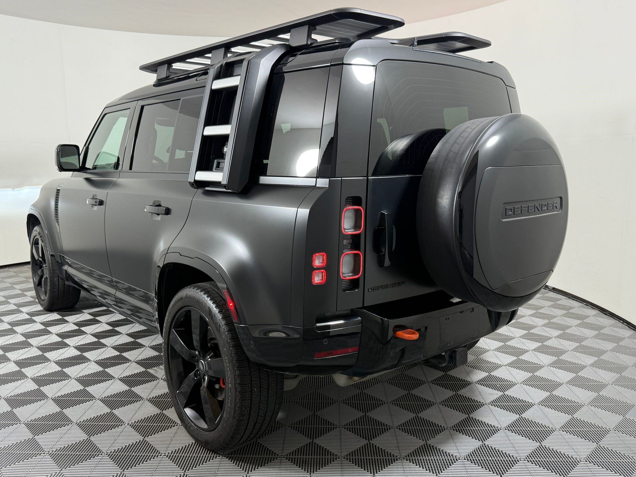 Used 2024 Land Rover Defender 110 X AWD/4WD image 3