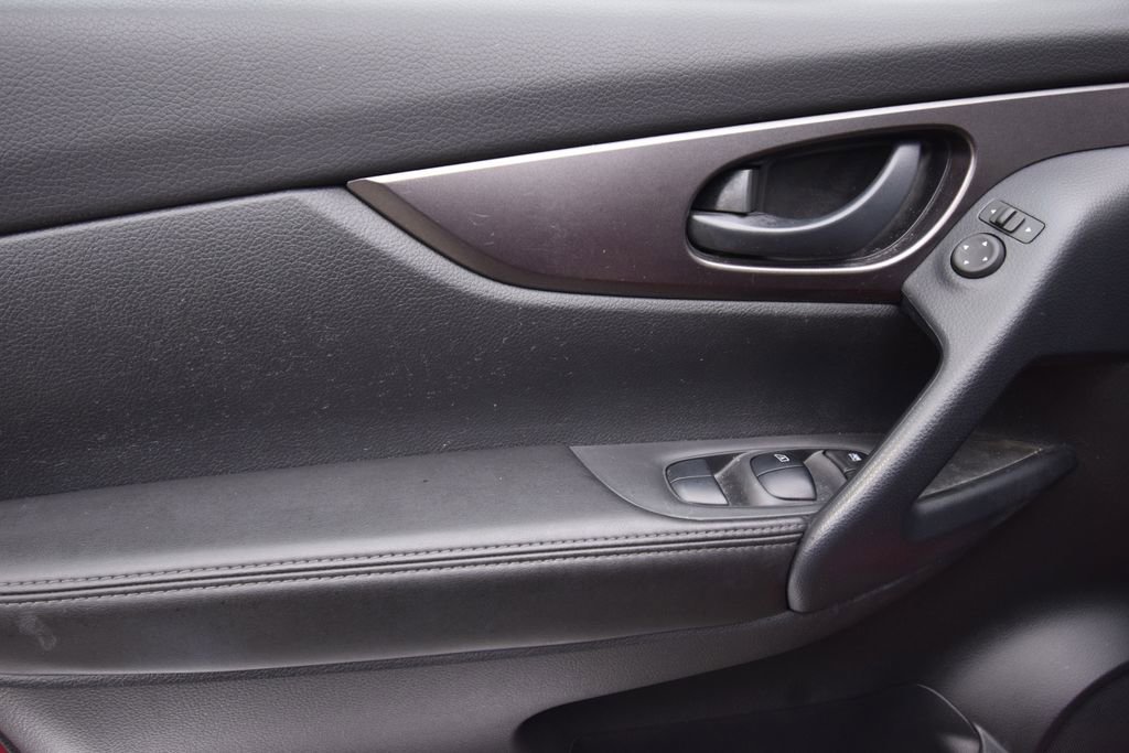 Used 2022 Nissan Rogue Sport S image 26