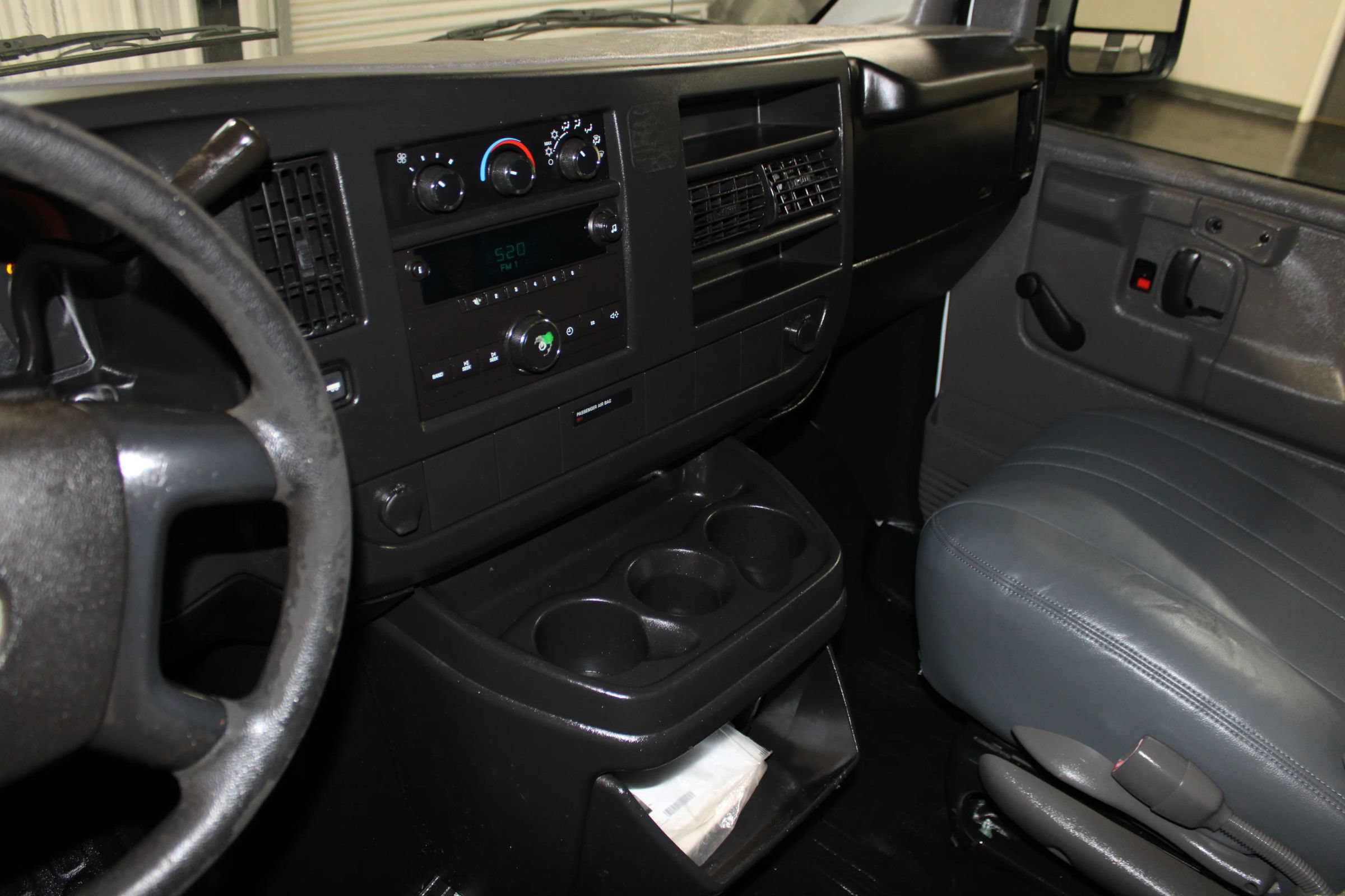 Used 2009 Chevrolet Express 1500 RWD image 14