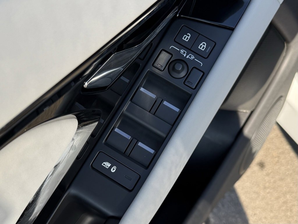 Certified 2026 Land Rover Range Rover Evoque Dynamic SE image 16
