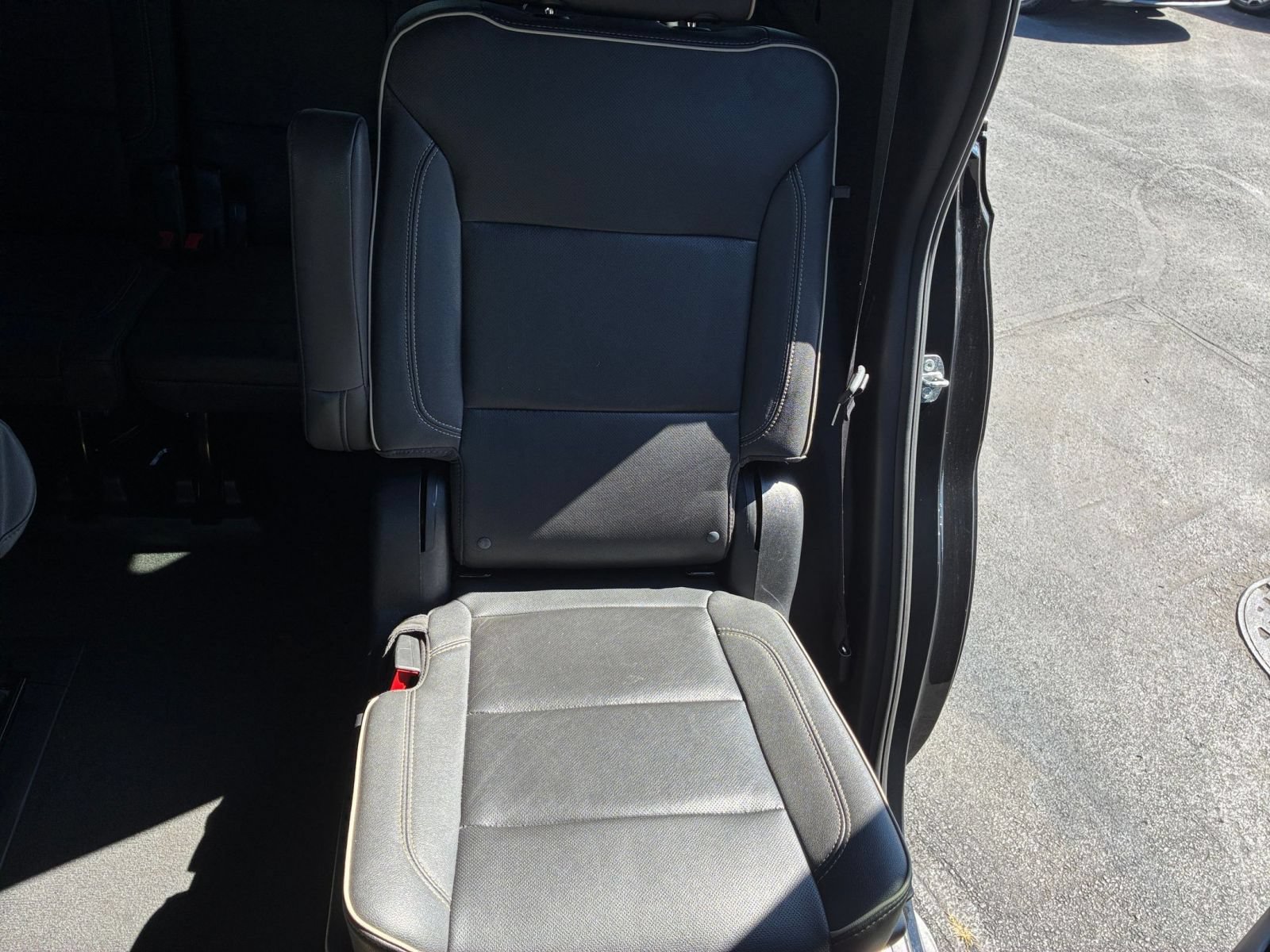 Used 2023 Chevrolet Tahoe Premier AWD/4WD image 36