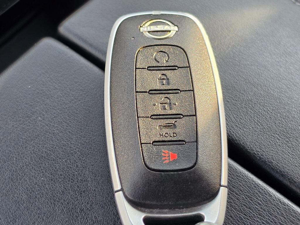 Used 2025 Nissan Rogue SV image 24