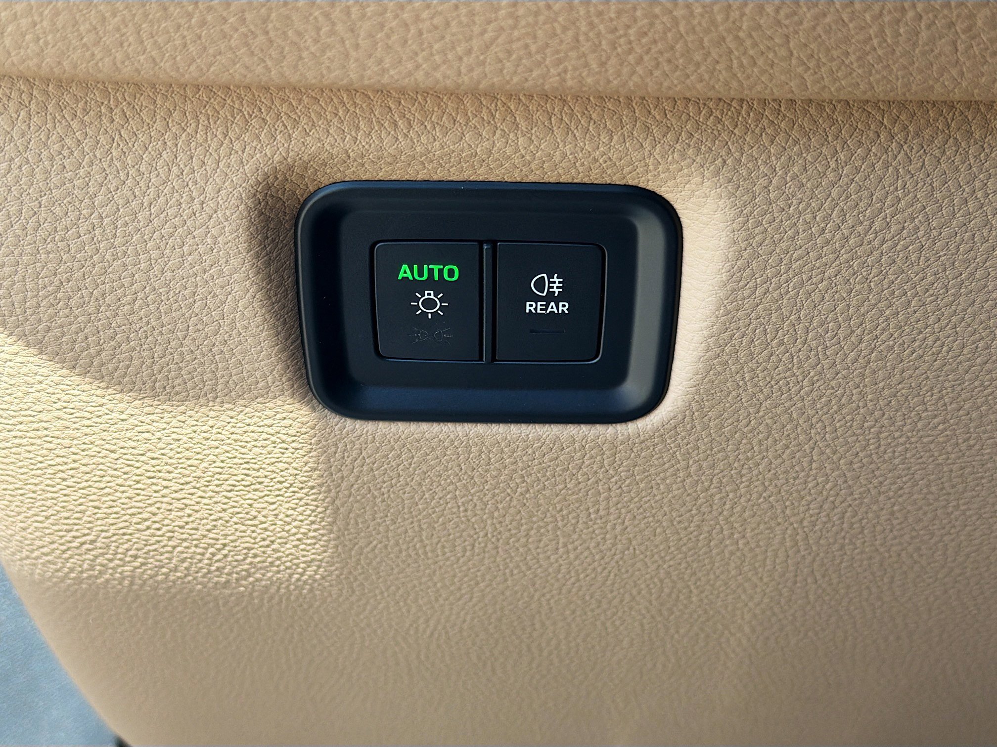 Used 2025 Porsche Cayenne Coupe image 36