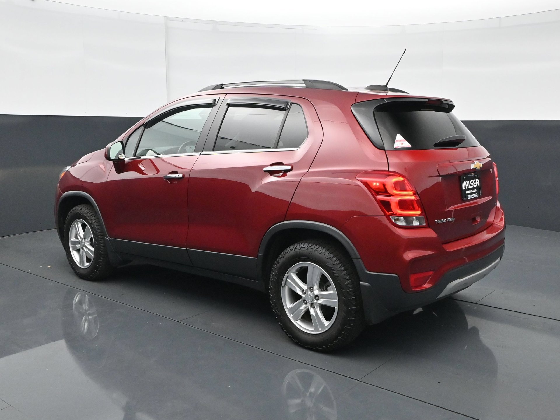 Used 2019 Chevrolet Trax LT w/ Sun & Sound Package AWD/4WD image 4