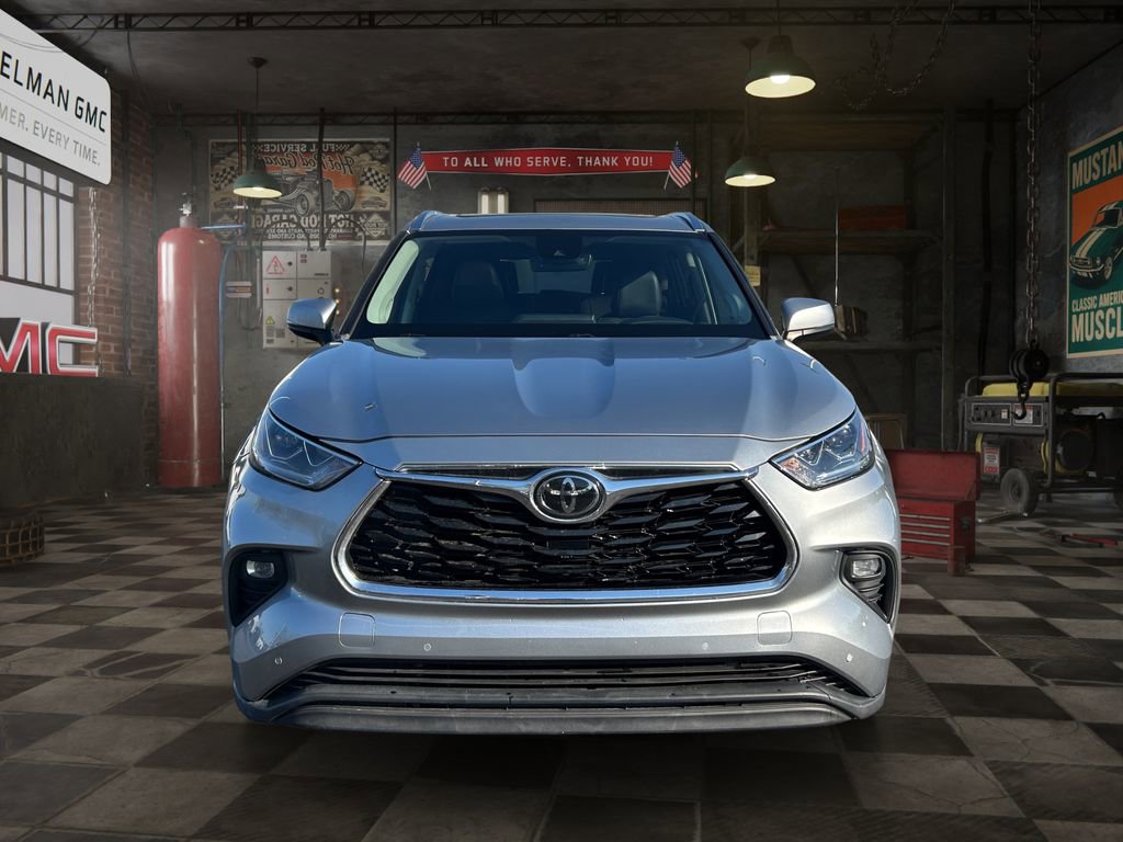 Used 2020 Toyota Highlander Limited image 2