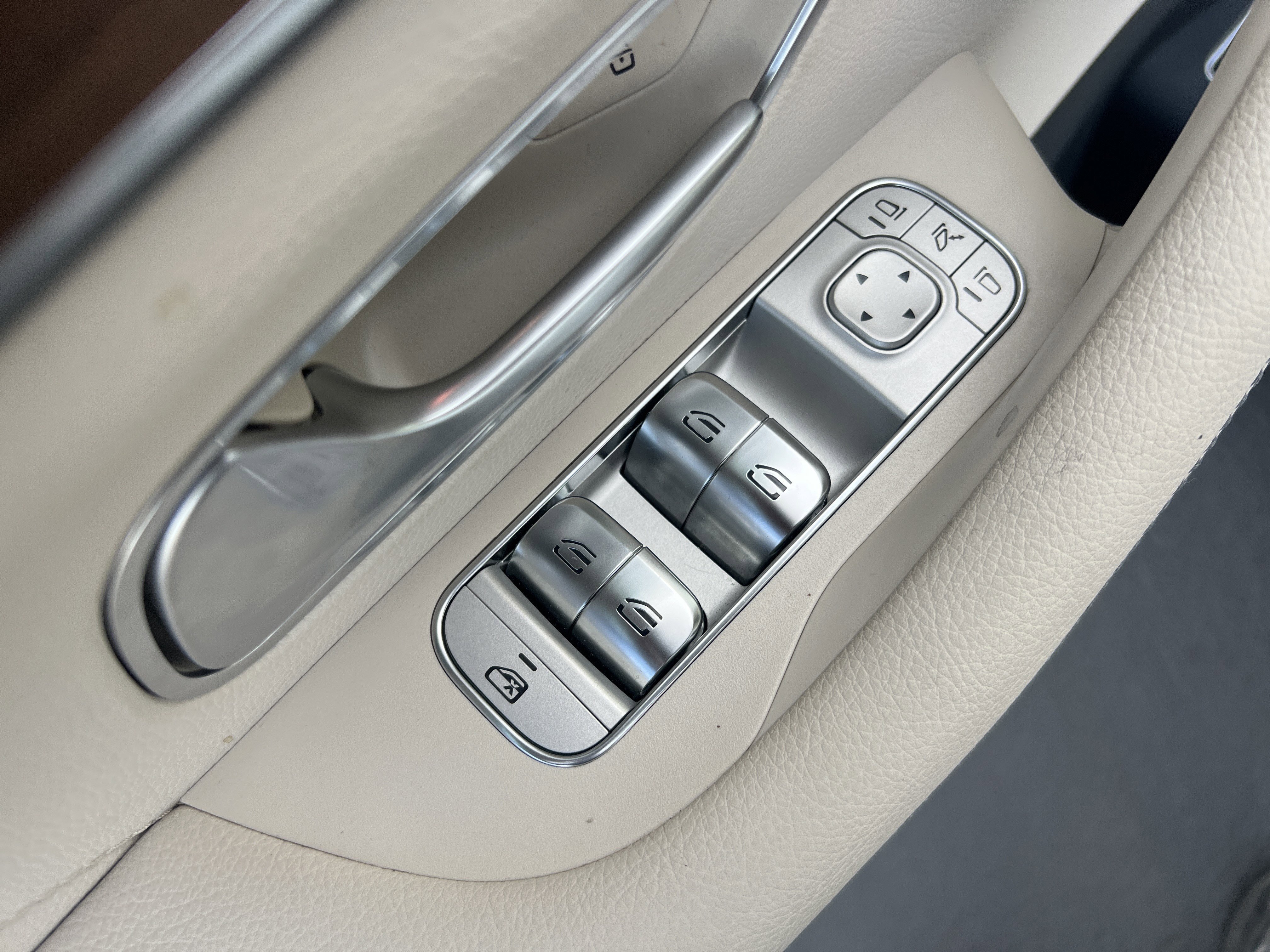 Used 2025 Mercedes-Benz GLE 450e 4MATIC image 15