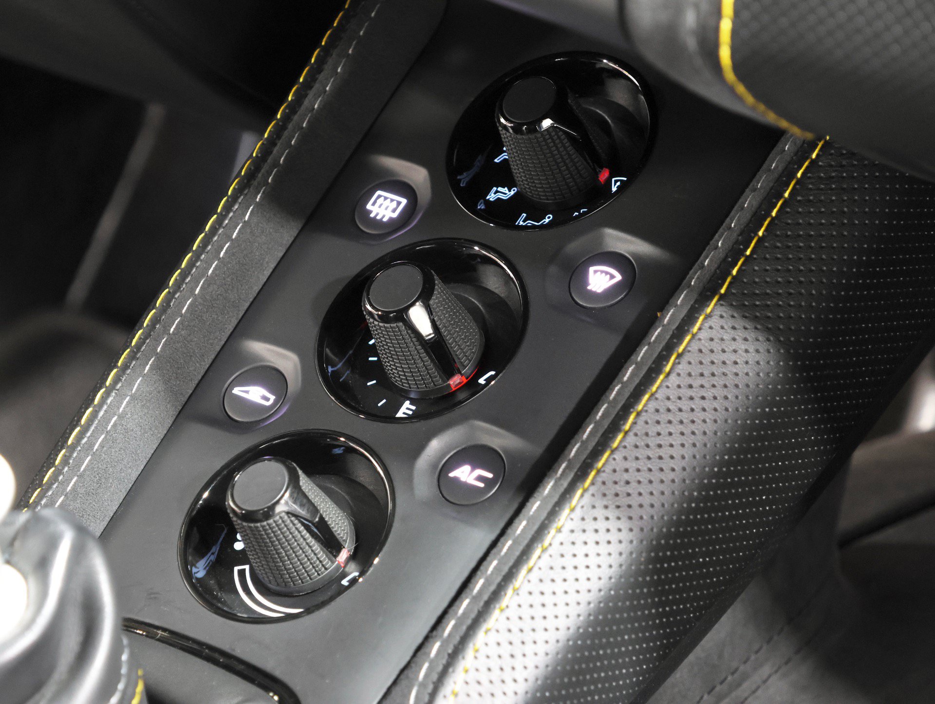 Used 2020 Lotus Evora RWD image 77