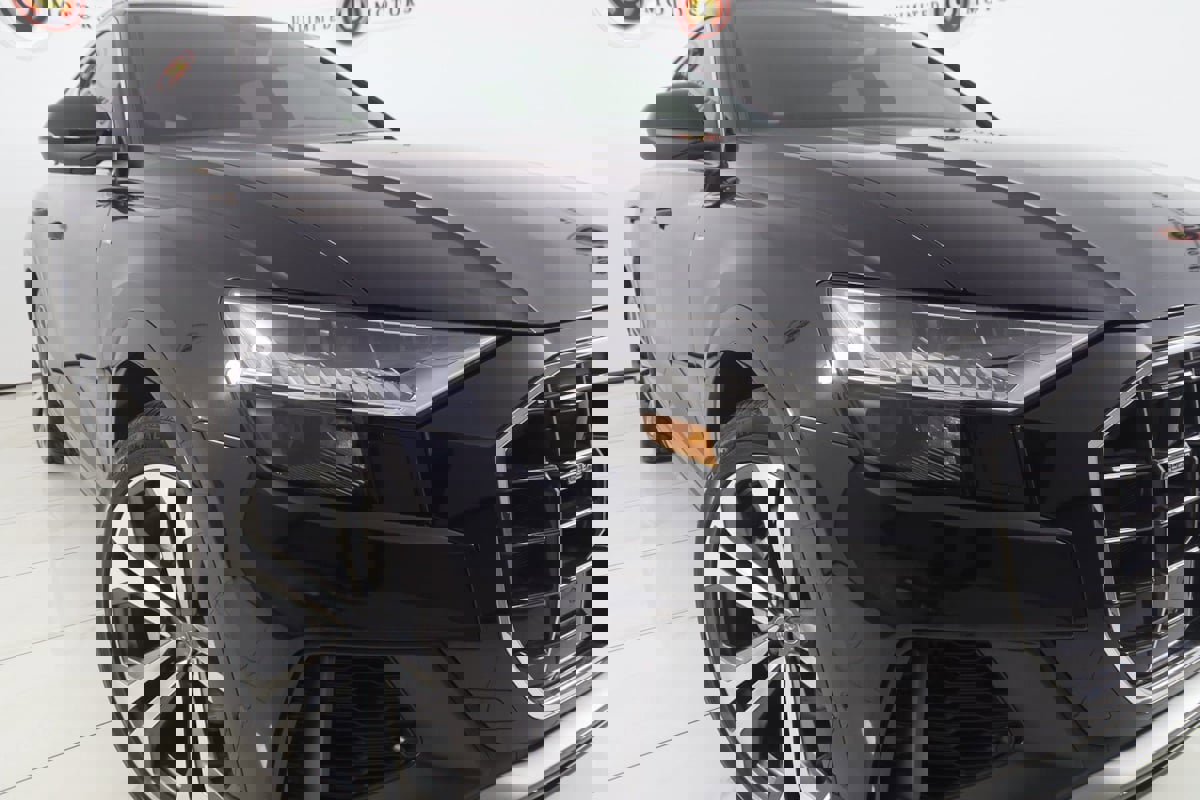 Used 2021 Audi Q8 Prestige w/ Prestige Package image 17