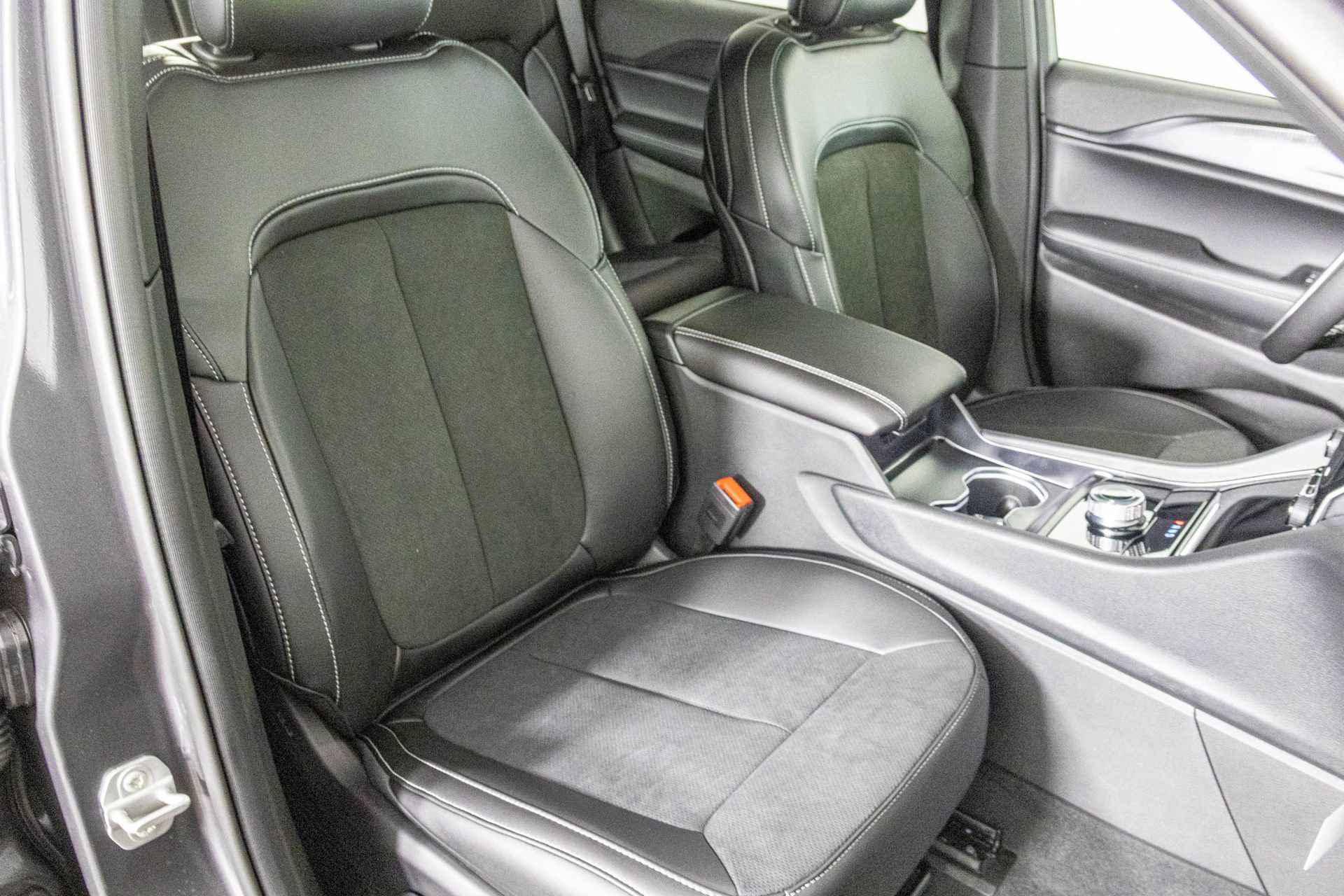 New 2025 Jeep Grand Cherokee Altitude image 37