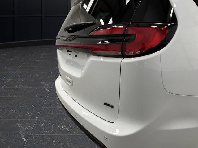 New 2026 Chrysler Pacifica Select image 35