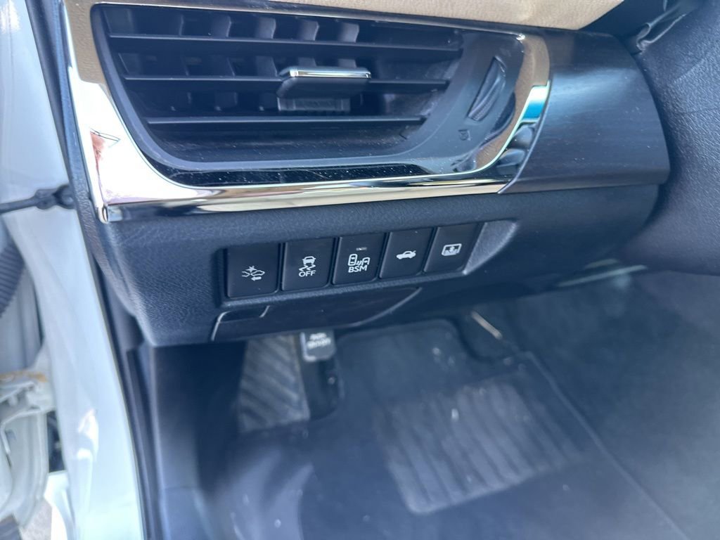 Used 2016 Toyota Avalon Limited w/ Toyota Safety Sense Package FWD image 10