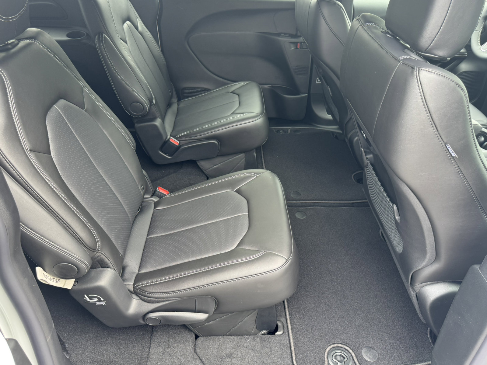 New 2027 Chrysler Pacifica Select FWD image 19