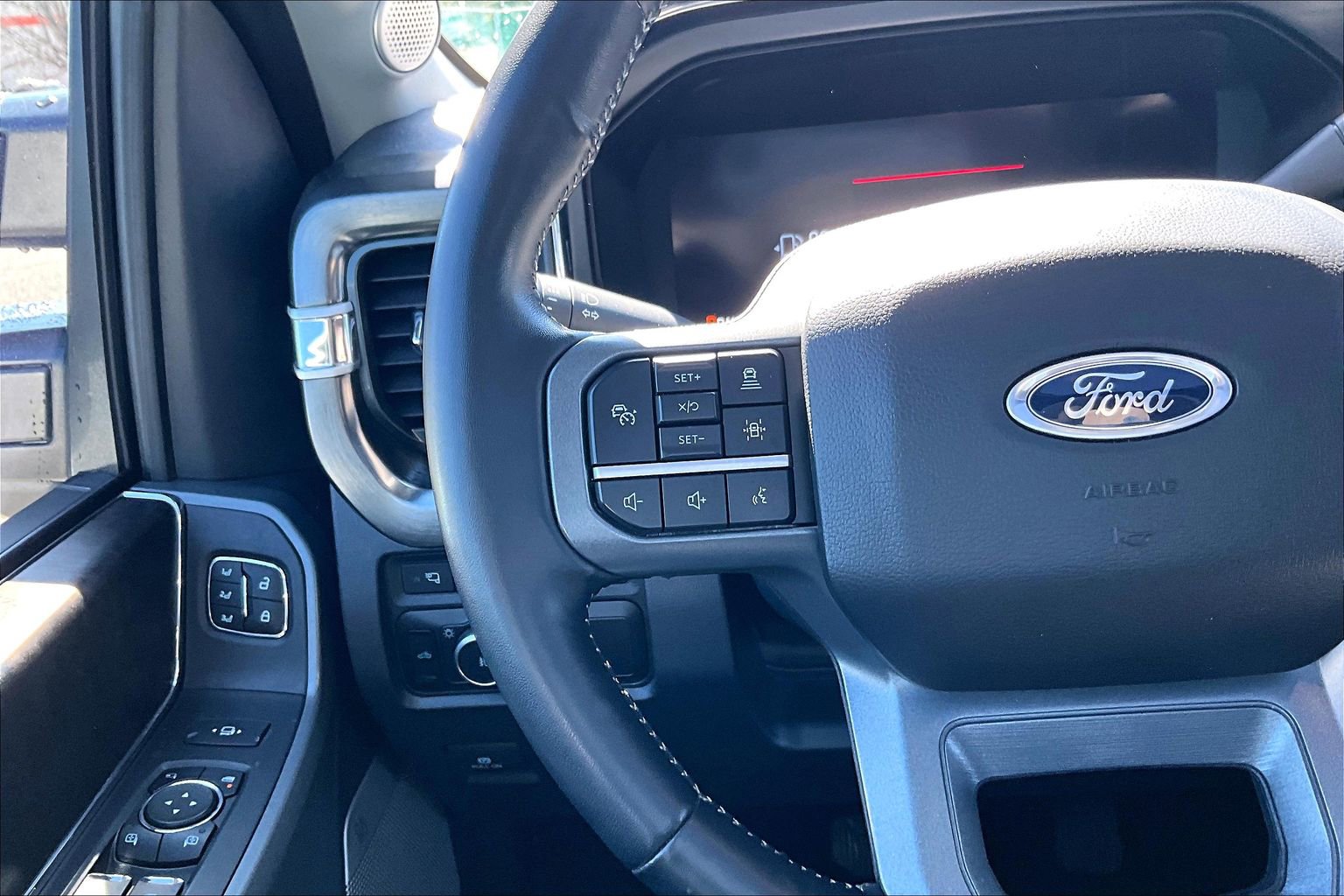 Used 2024 Ford F250 Lariat w/ Lariat Ultimate Package AWD/4WD image 16