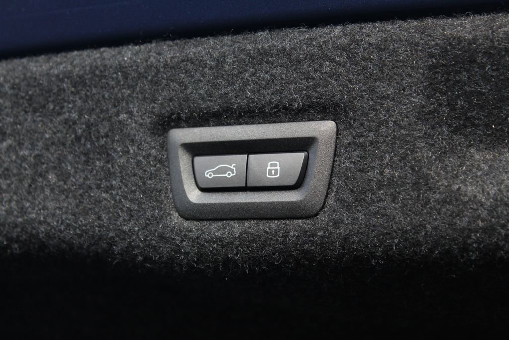 New 2026 BMW 530i xDrive w/ Convenience Package AWD/4WD image 9