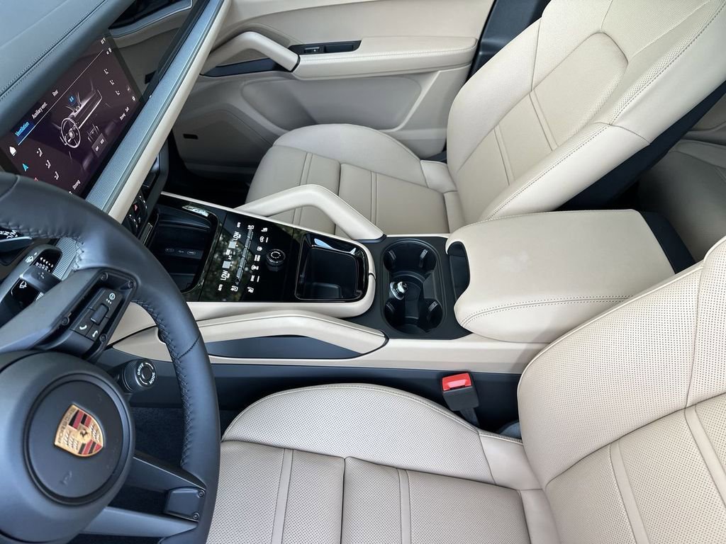 Used 2026 Porsche Cayenne Coupe AWD/4WD image 17