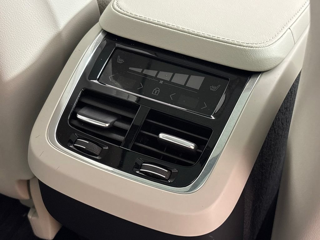 Certified 2025 Volvo XC90 B6 Plus w/ Protection Package Premier AWD/4WD image 21