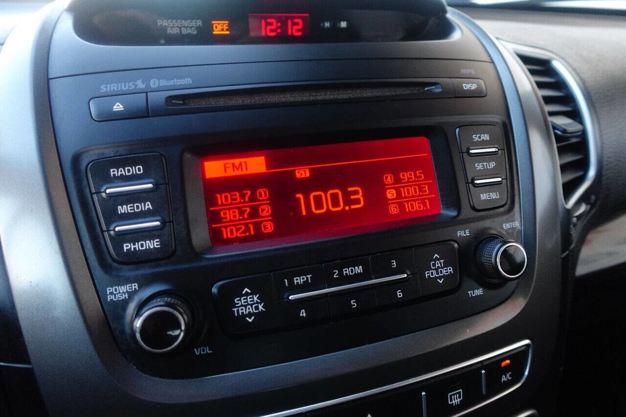 Used 2015 Kia Sorento LX image 15