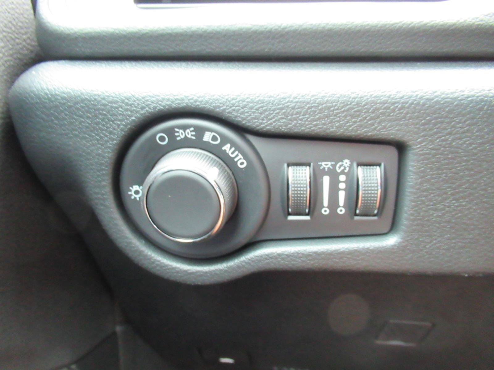 New 2026 Chrysler Voyager LX FWD image 21