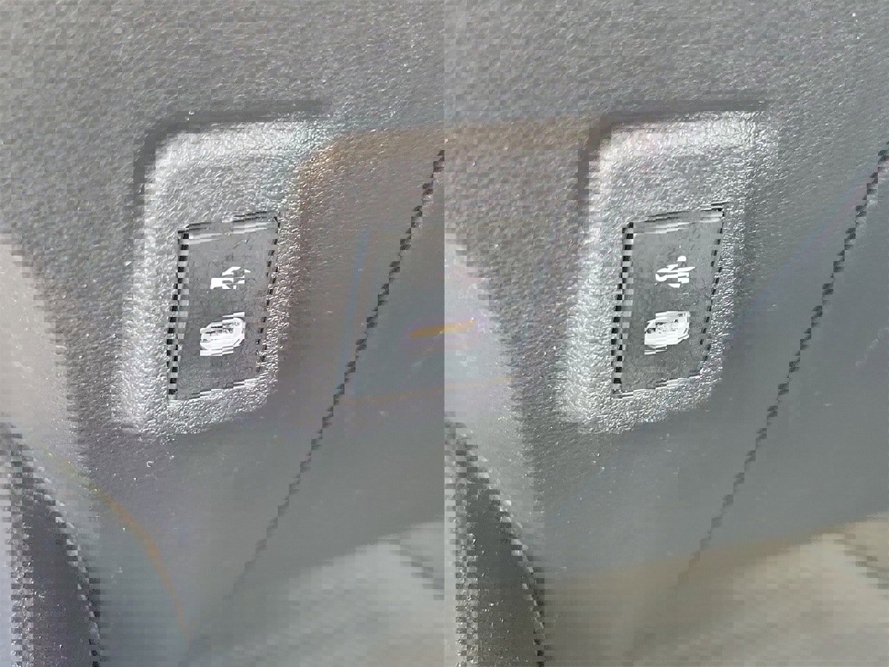 Used 2023 Toyota Corolla LE image 28