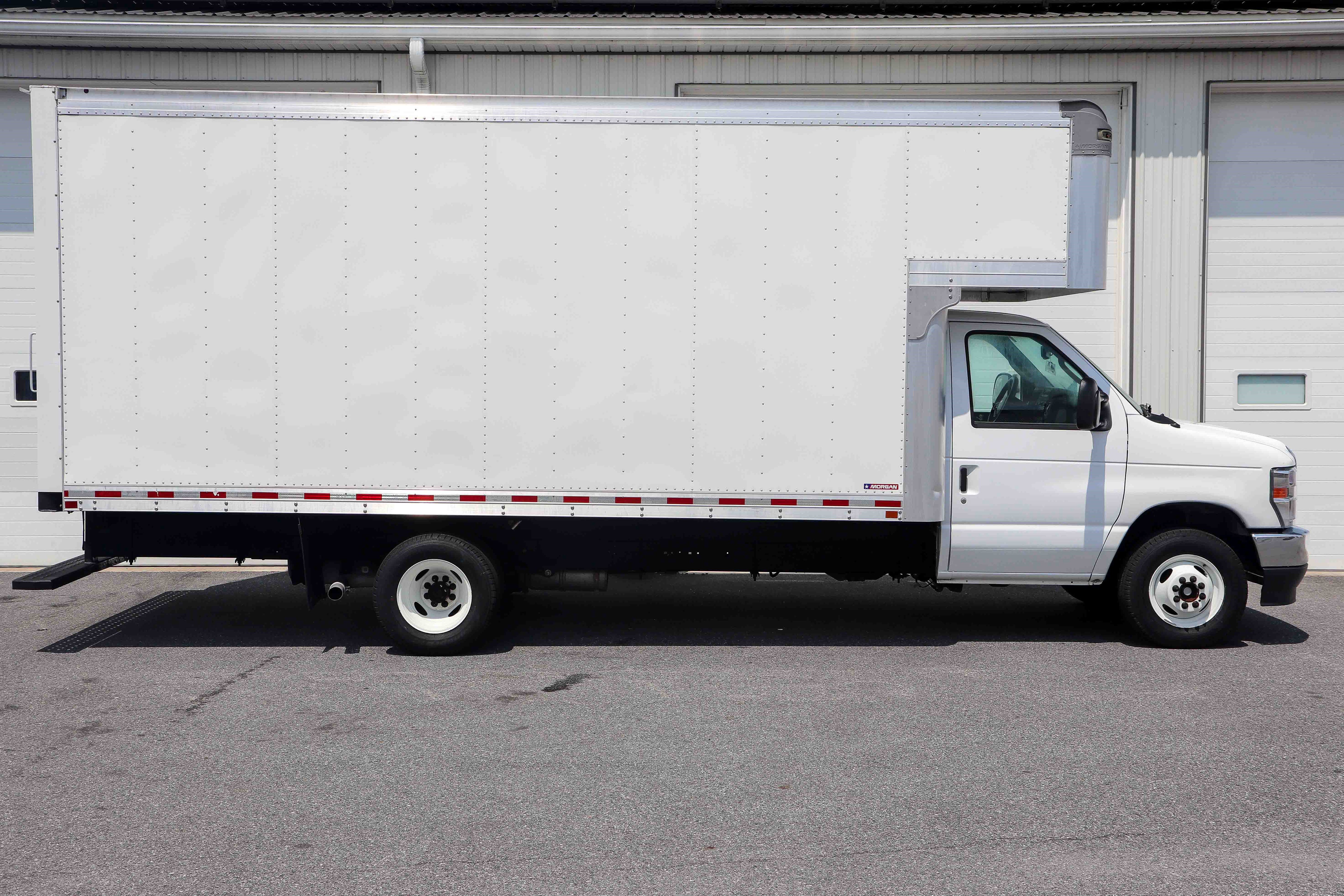 Used 2024 Ford E-450 and Econoline 450 Super Duty w/ Driver's Safety Package RWD image 2