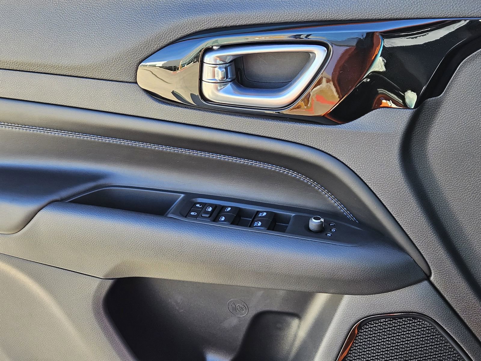 New 2026 Jeep Compass Latitude image 24