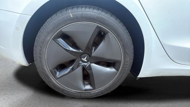Used 2018 Tesla Model 3 Long Range RWD image 13