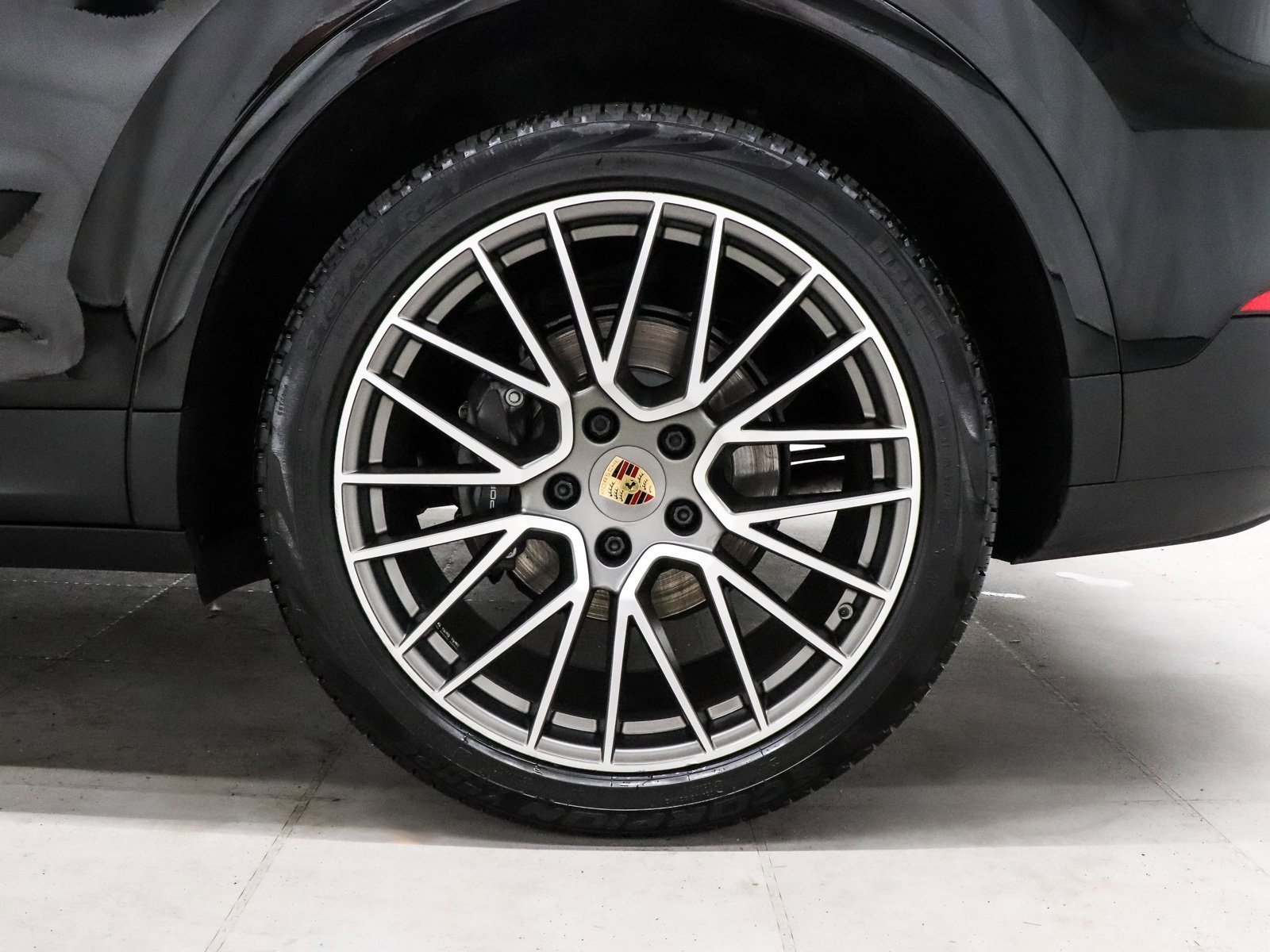 Used 2023 Porsche Cayenne Platinum Edition image 7