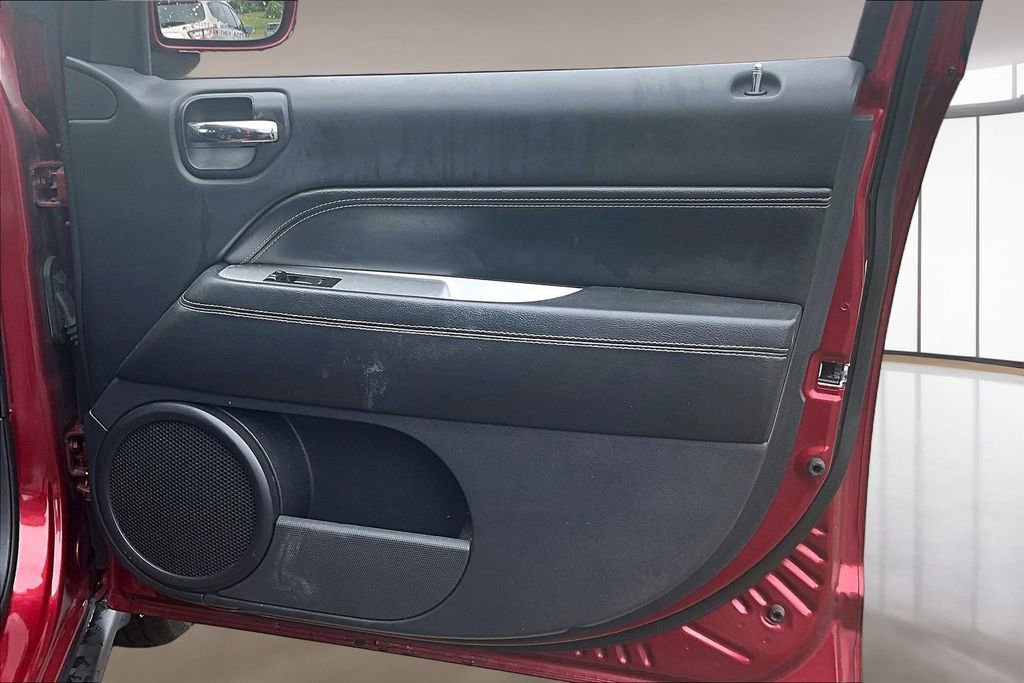 Used 2014 Jeep Compass Latitude FWD image 19