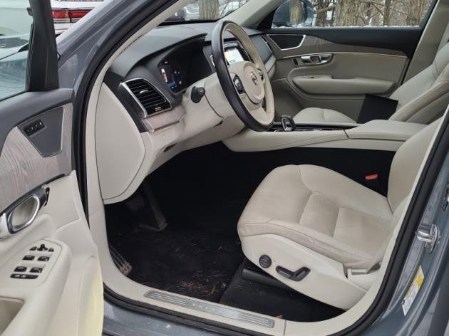 Used 2023 Volvo XC90 B5 Plus image 3