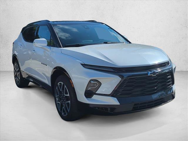 Used 2024 Chevrolet Blazer RS w/ Driver Confidence II Package FWD image 3