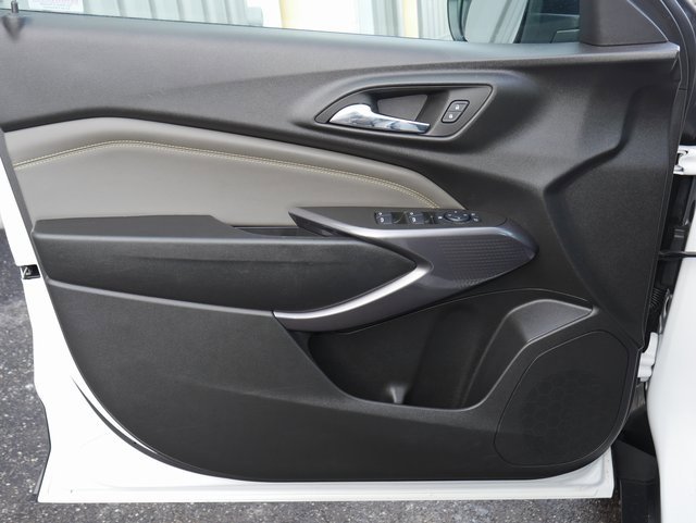 Used 2025 Chevrolet Trax ACTIV w/ Sunroof Package image 14